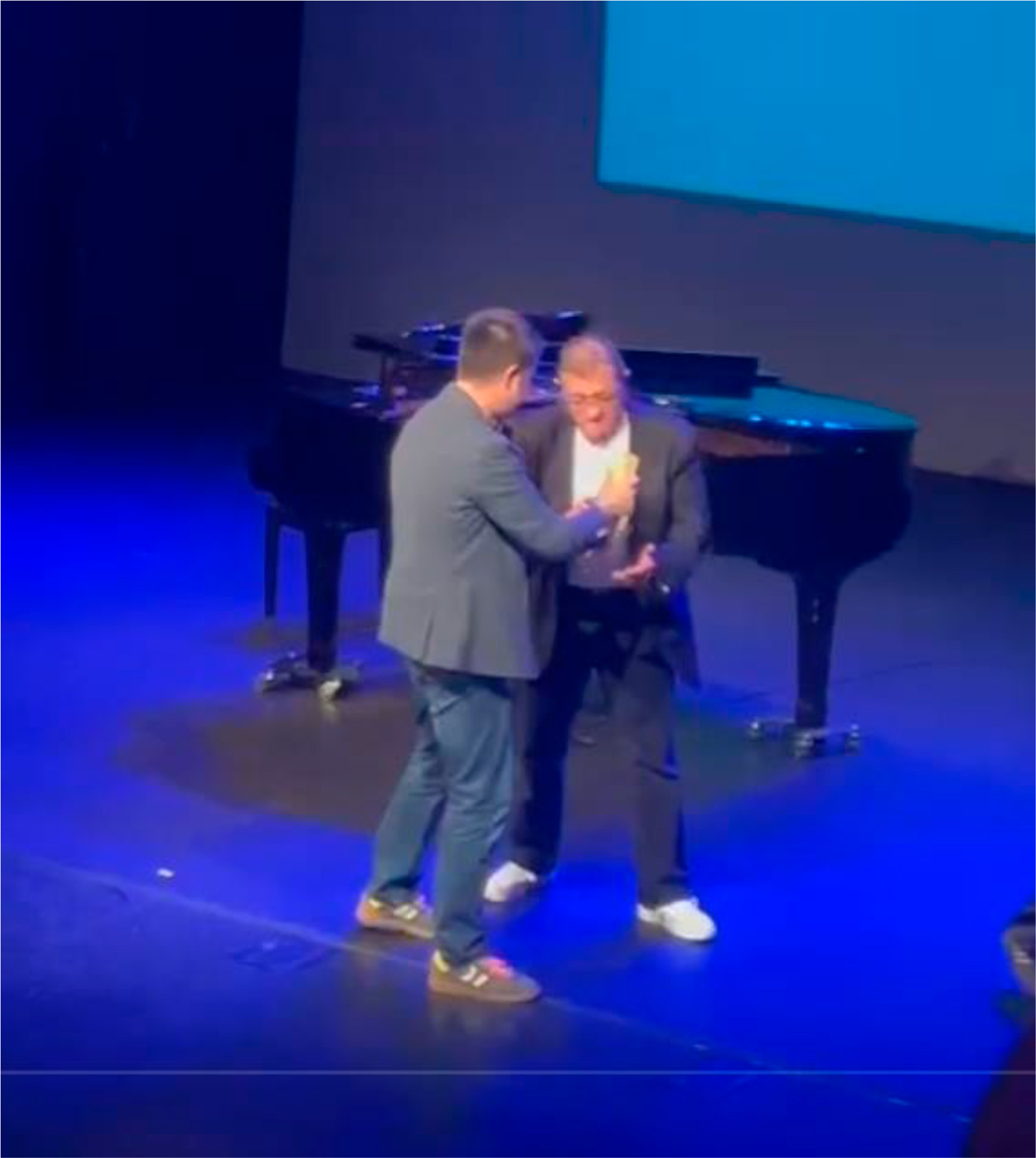 El Maestro Juan Cruz Izura galardonado como el mejor técnico masculino. Zizur Mayor 05-06-25